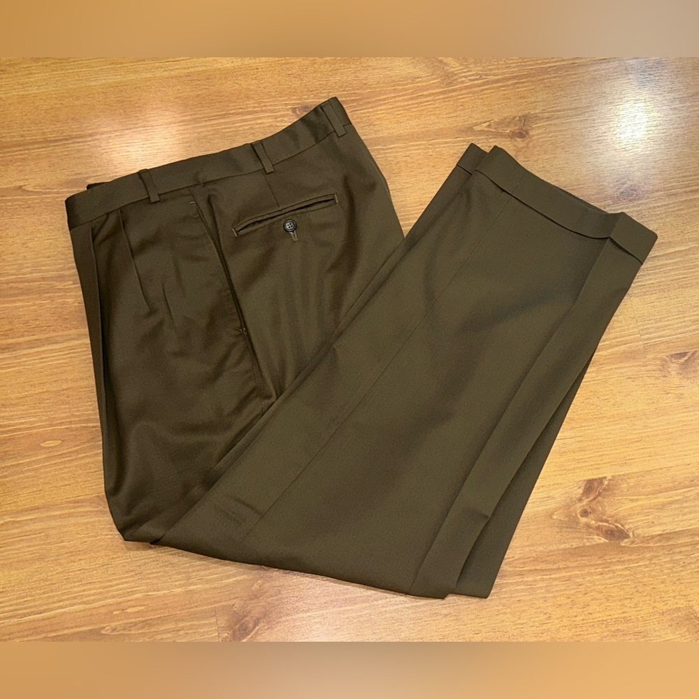 Nordstrom Chocolate Brown Men’s 100% Wool Pants Size 40R
SEE MEASUREMENTS